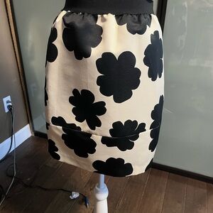 Chic Black and Cream Floral Mini Skirt